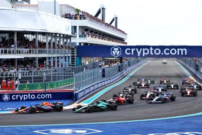 Sergio Perez (MEX) Red Bull Racing RB19 leads at the start of the race. Formula 1 World Championship, Rd 5, Miami Grand