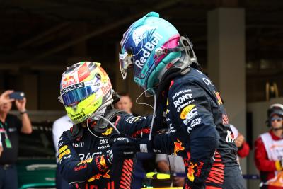 Peringkat pertama Max Verstappen (NLD) Red Bull Racing RB19, Juara 2 Sergio Perez (MEX) Red Bull Racing RB19. Formula 1 Dunia