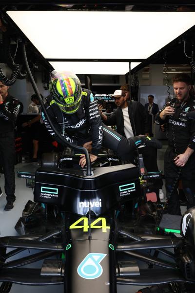 Lewis Hamilton (GBR) Mercedes AMG F1 W14. Formula 1 World Championship, Rd 5, Miami Grand Prix, Miami, Florida, USA, Race