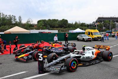 Top three in qualifying parc ferme Carlos Sainz Jr (ESP) Ferrari, second; Max Verstappen (NLD) Red Bull Racing RB19, pole