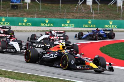 Sergio Perez (MEX ) Red Bull Racing RB19.Kejuaraan Dunia Formula 1, Rd 8, Grand Prix Spanyol, Barcelona, Spanyol, Balapan