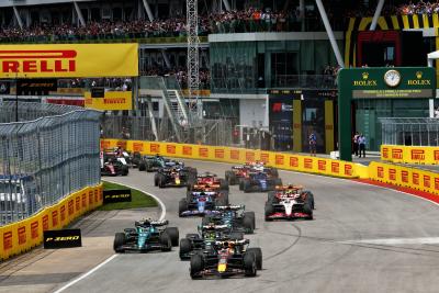 Max Verstappen (NLD) Red Bull Racing RB19 leads at the start of the race. Formula 1 World Championship, Rd 9, Canadian