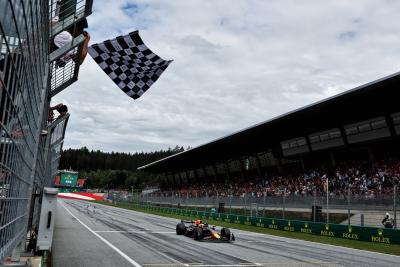 Race winner Max Verstappen (NLD) Red Bull Racing RB19 takes the chequered flag at the end of the race. Formula 1 World
