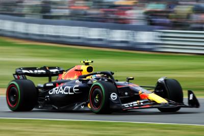 Sergio Perez (MEX ) Red Bull Racing RB19. Kejuaraan Dunia Formula 1, Rd 11, Grand Prix Inggris, Silverstone, Inggris,