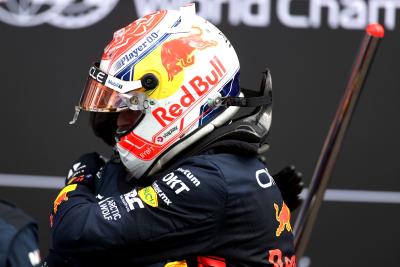 Pemenang lomba Max Verstappen (NLD) Red Bull Racing merayakannya di parc ferme. Kejuaraan Dunia Formula 1, Rd 11, Inggris
