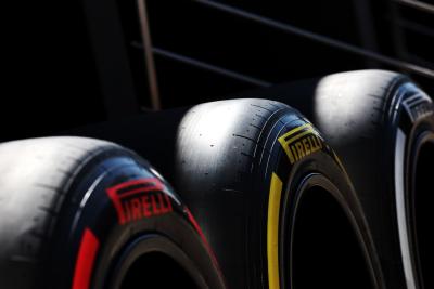 Pirelli tyres. Formula 1 World Ch