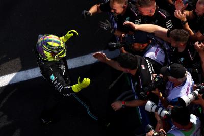 Pole sitter Lewis Hamilton (GBR) Mercedes AMG F1 celebrates in qualifying parc ferme with the team. Formula 1 World