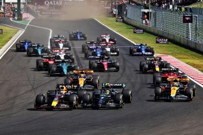 Max Verstappen (NLD) Red Bull Racing RB19 leads Lewis Hamilton (GBR) Mercedes AMG F1 W14 at the start of the race. Formula