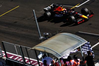 Race winner Max Verstappen (NLD) Red Bull Racing RB19 takes the chequered flag at the end of the race. Formula 1 World