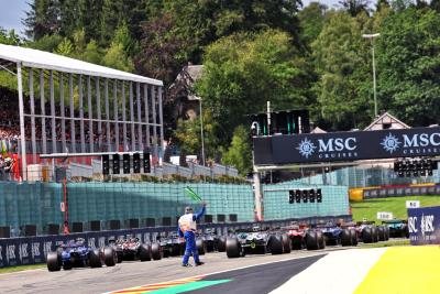 Bernard, Chief Pit Lane Marshal, waves the green flag at the start of the race. Formula 1 World Championship, Rd 13,