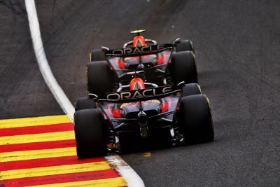 Sergio Perez (MEX) Red Bull Racing RB19 memimpin rekan setimnya Max Verstappen (NLD) Red Bull Racing RB19. Formula 1 World