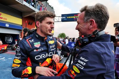 Pemenang balapan Max Verstappen (NLD) Red Bull Racing merayakannya bersama Kepala Tim Red Bull Racing Christian Horner (GBR) di