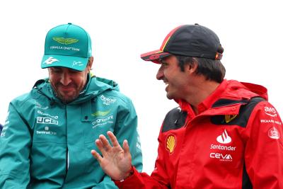 (L to R): Fernando Alonso (ESP) Aston Martin F1 Team and Carlos Sainz Jr (ESP) Ferrari on the drivers' parade. Formula 1