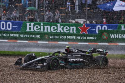 Lewis Hamilton (GBR) Mercedes AMG F1 W14 runs into the gravel at Tarzan. Formula 1 World Championship, Rd 14, Dutch Grand