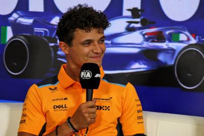 Lando Norris (GBR ) McLaren dalam Konferensi Pers FIA.Kejuaraan Dunia Formula 1, Rd 15, Grand Prix Italia, Monza,