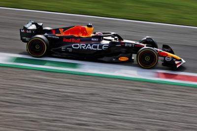 Max Verstappen (NLD ) Red Bull Racing RB19.Kejuaraan Dunia Formula 1, Rd 15, Grand Prix Italia, Monza, Italia, Latihan