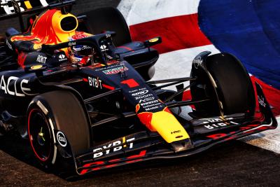 Max Verstappen (NLD) Red Bull Racing RB19. Formula 1 World Championship, Rd 16, Singapore Grand Prix, Marina Bay Street