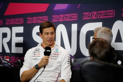 Toto Wolff (GER ) Pemegang Saham Mercedes AMG F1 dan Direktur Eksekutif dalam Konferensi Pers FIA. Dunia Formula 1