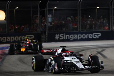 Liam Lawson (NZL ) AlphaTauri AT04.Kejuaraan Dunia Formula 1, Rd 16, Grand Prix Singapura, Sirkuit Jalanan Marina Bay,