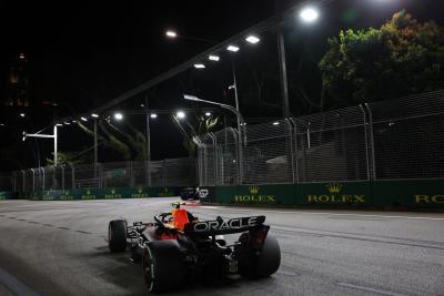 Sergio Perez (MEX) Red Bull Racing RB19. Formula 1 World Championship, Rd 16, Singapore Grand Prix, Marina Bay Street