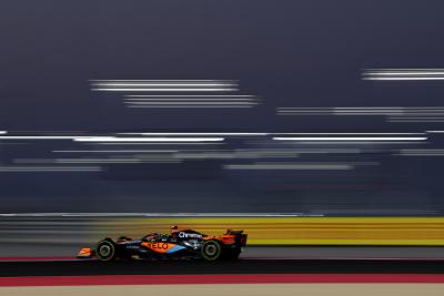 Lando Norris (GBR ) McLaren MCL60.Kejuaraan Dunia Formula 1, Rd 18, Grand Prix Qatar, Doha, Qatar, Hari Kualifikasi.-