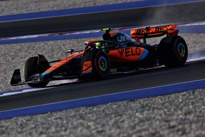 Lando Norris (GBR ) McLaren MCL60.Kejuaraan Dunia Formula 1, Rd 18, Grand Prix Qatar, Doha, Qatar, Sprint Day.-