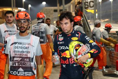 Sergio Perez (MEX ) Red Bull Racing tersingkir dari perlombaan. Kejuaraan Dunia Formula 1, Rd 18, Grand Prix Qatar, Doha,