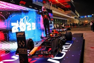 Max Verstappen (NLD ) Red Bull Racing RB19 merayakan kemenangan Kejuaraan Dunia ketiganya di Sprint parc ferme.Formula 1
