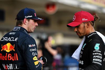 (Kiri ke R ): Pemenang Max Verstappen (NLD) Red Bull Racing di Sprint parc ferme dengan posisi kedua Lewis Hamilton (GBR) Mercedes