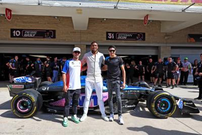 (L to R): Pierre Gasly (FRA) Alpine F1 Team with Anthony Joshua (GBR) Boxer and Otro Capital Alpine F1 Team Investor and