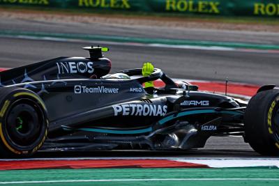 Lewis Hamilton (GBR ) Mercedes AMG F1 W14 melakukan selebrasi di akhir balapan.Kejuaraan Dunia Formula 1, Rd 19, United