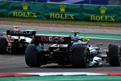 Lewis Hamilton (GBR ) Mercedes AMG F1 W14 melakukan selebrasi di akhir balapan.Kejuaraan Dunia Formula 1, Rd 19, United