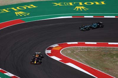 Sergio Perez (MEX) Red Bull Racing RB19. Kejuaraan Dunia Formula 1, Rd 19, Grand Prix Amerika Serikat, Austin, Texas,