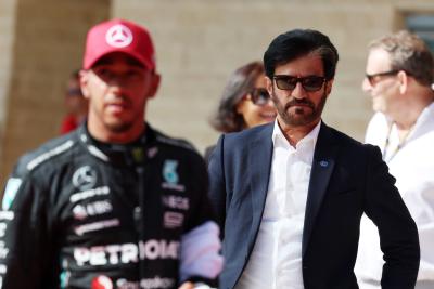 Mohammed Bin Sulayem ( UEA) Presiden FIA dan Lewis Hamilton (GBR) Mercedes AMG F1 di parc ferme.Dunia Formula 1