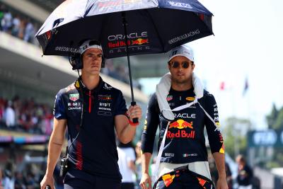 Sergio Perez (MEX ) Red Bull Racing di grid. Kejuaraan Dunia Formula 1, Rd 20, Grand Prix Meksiko, Mexico City,