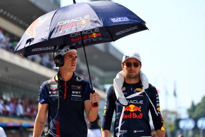 Sergio Perez (MEX ) Red Bull Racing di grid. Kejuaraan Dunia Formula 1, Rd 20, Grand Prix Meksiko, Mexico City,