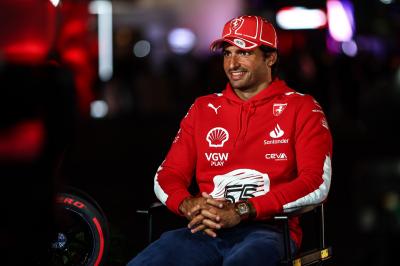 Carlos Sainz Jr ( ESP), Kejuaraan Dunia Formula 1 Scuderia Ferrari, Rd 22, Grand Prix Las Vegas, Las Vegas, Nevada, AS,