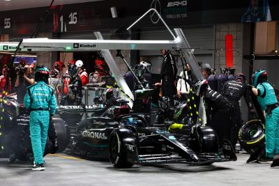 George Russell (GBR) Mercedes AMG F1 W14 makes a pit stop. Formula 1 World Championship, Rd 22, Las Vegas Grand Prix, Las