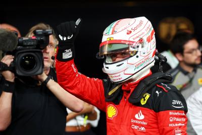 Charles Leclerc (MON ) Ferrari merayakan posisi keduanya di kualifikasi parc ferme. Kejuaraan Dunia Formula 1, Rd