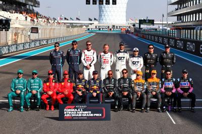 Drivers' end of season group photograph. Formula 1 World Championship, Rd 23, Abu Dhabi Grand Prix, Yas Marina Circuit,