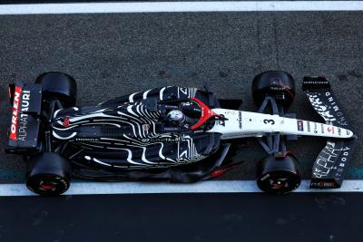 Daniel Ricciardo (AUS ) AlphaTauri AT04.Tes Formula 1, Sirkuit Yas Marina, Abu Dhabi, Selasa.- www.xpbimages.com,