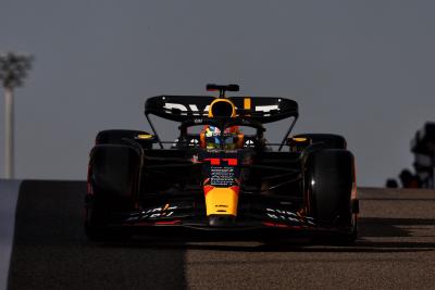 Sergio Perez (MEX ) Red Bull Racing RB19.Tes Formula 1, Sirkuit Yas Marina, Abu Dhabi, Selasa.- www.xpbimages.com,