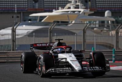 Daniel Ricciardo (AUS ) AlphaTauri AT04.Tes Formula 1, Sirkuit Yas Marina, Abu Dhabi, Selasa.- www.xpbimages.com,