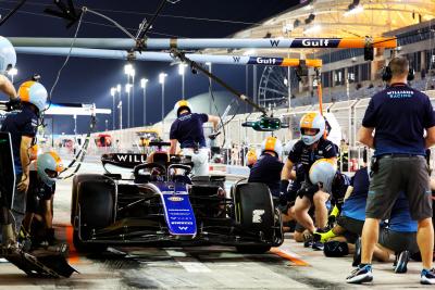 Alexander Albon (THA) Williams Racing FW46 practices a pit stop. Formula 1 Testing, Sakhir, Bahrain, Day Three.-