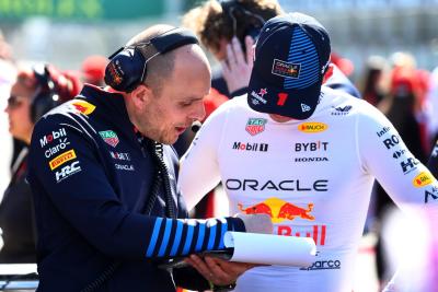 (L to R): Gianpiero Lambiase (ITA) Red Bull Racing Engineer with Max Verstappen (NLD) Red Bull Racing on the grid. Formula