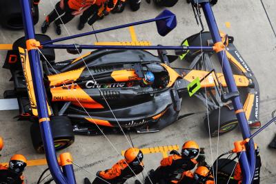 Oscar Piastri (AUS) McLaren MCL38 makes a pit stop. Formula 1 World Championship, Rd 5, Chinese Grand Prix, Shanghai,