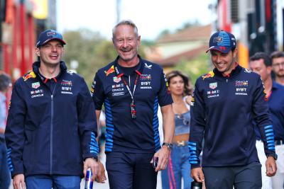 (L to R): Max Verstappen (NLD) Red Bull Racing with Jonathan Wheatley (GBR) Red Bull Racing Team Manager and Sergio Perez