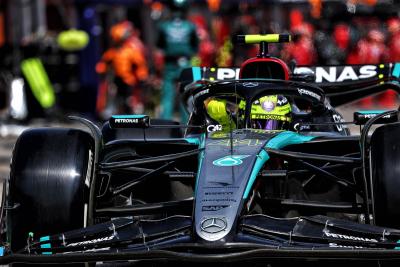 Lewis Hamilton (GBR) Mercedes AMG F1 W15 makes a pit stop. Formula 1 World Championship, Rd 7, Emilia Romagna Grand Prix,