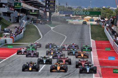George Russell (GBR) Mercedes AMG F1 W15 leads Lando Norris (GBR) McLaren MCL38 and Max Verstappen (NLD) Red Bull Racing