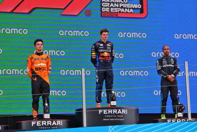 The podium (L to R): Lando Norris (GBR) McLaren, second; Max Verstappen (NLD) Red Bull Racing, race winner; Lewis Hamilton